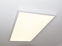 Das 120x60cm LED Panel wird in e gallery 8_2nd