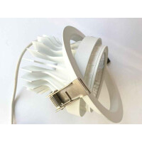 Der CRI99+ Deckeneinbaustrahler kommt mit 42 Watt Leistung a