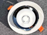 Due to the narrow beam angle of 23°, light accents can b
