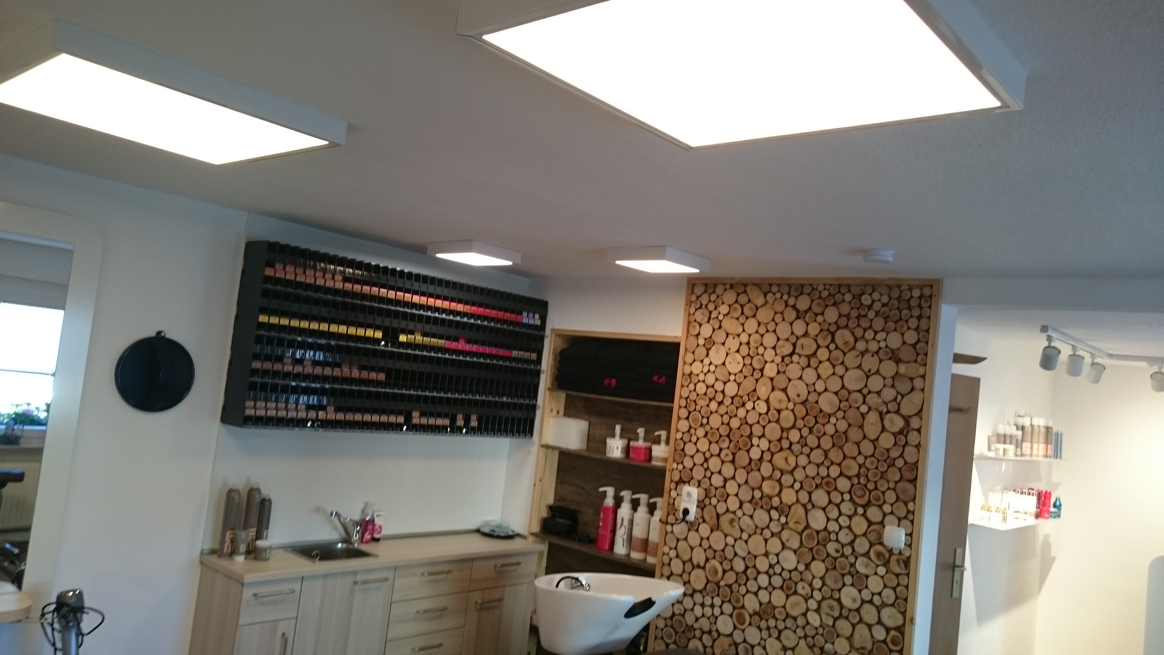 LED lighting hair salon – shadow-free styling zone