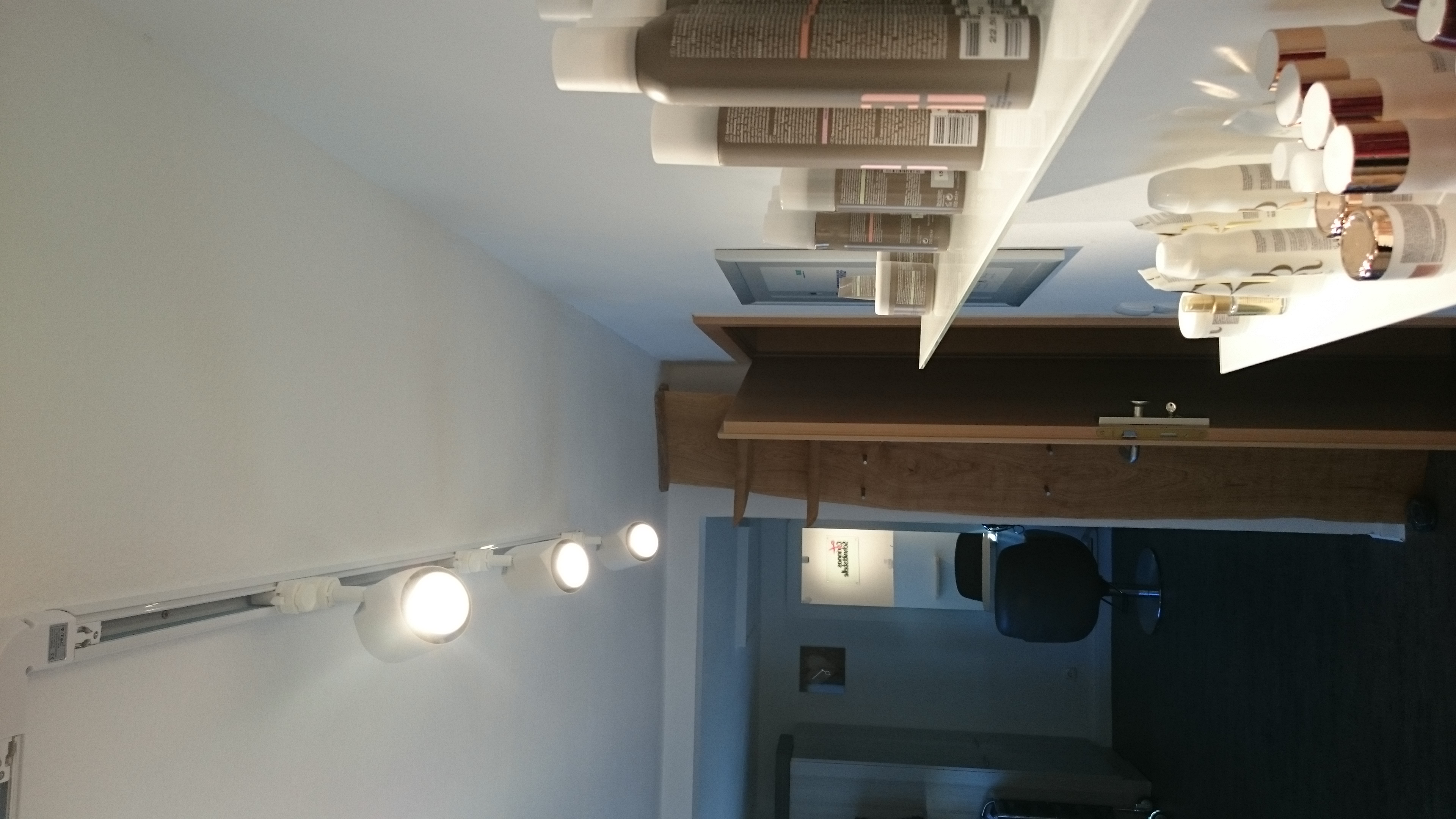Hair salon LED panels – even illumination across all mirrors