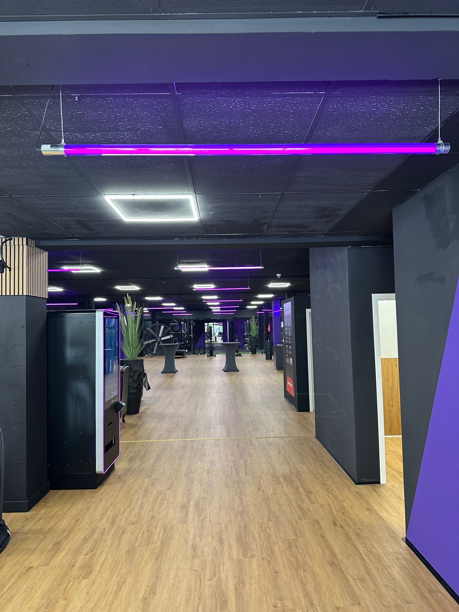 LED lighting fitness studio – training area overview