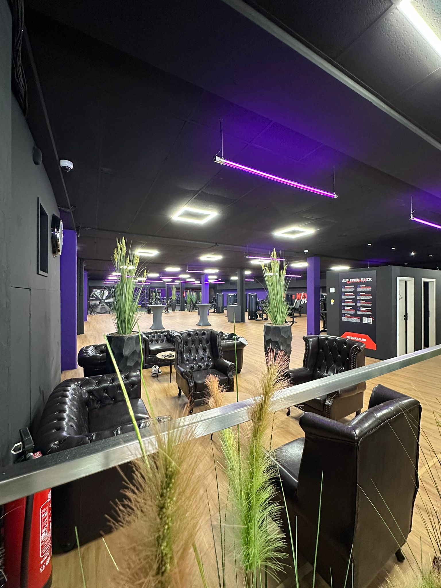 LED panels fitness studio – training zone with dimmable lights